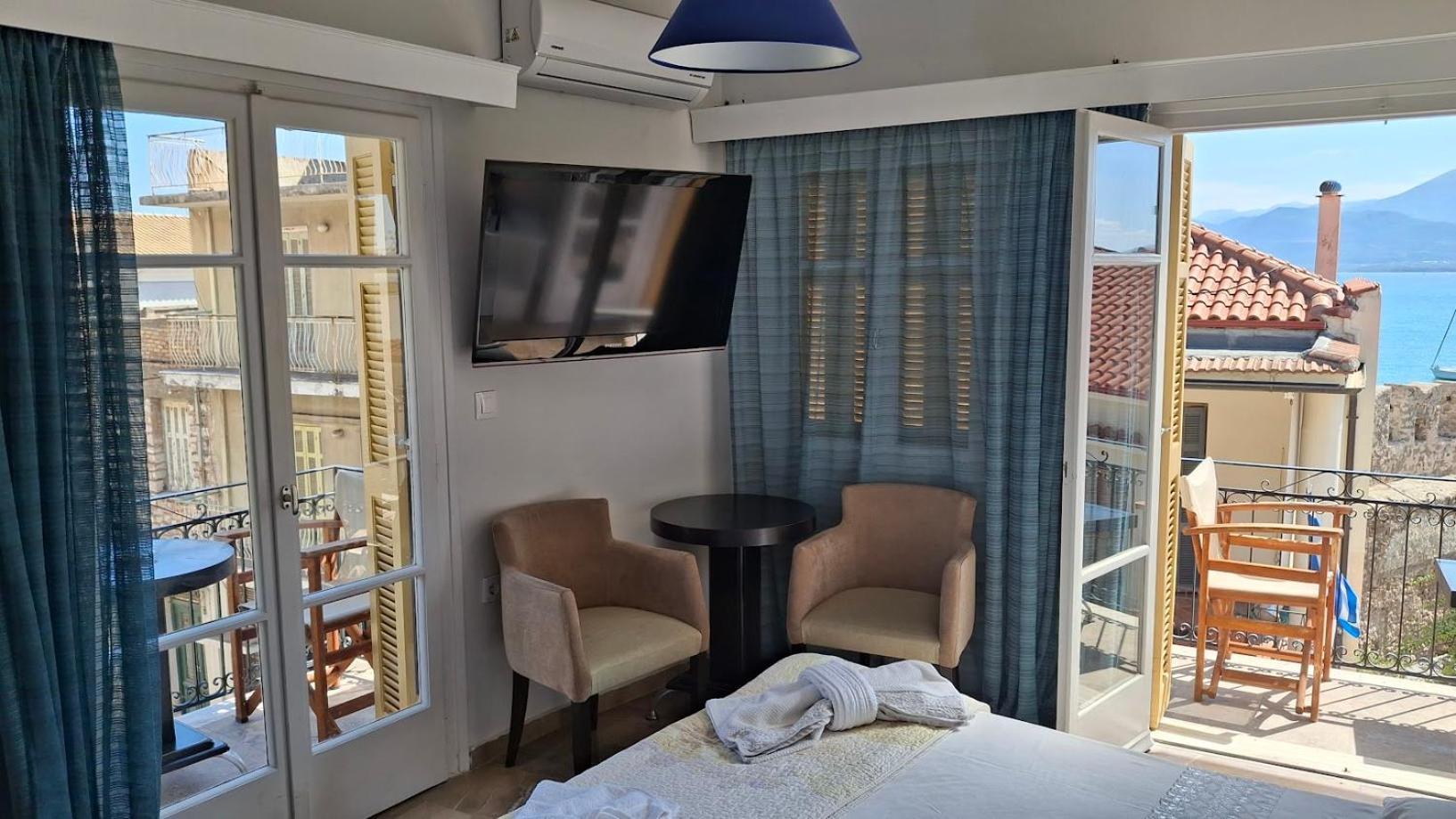 Nafpaktos Apartment And Studios In Port Екстер'єр фото