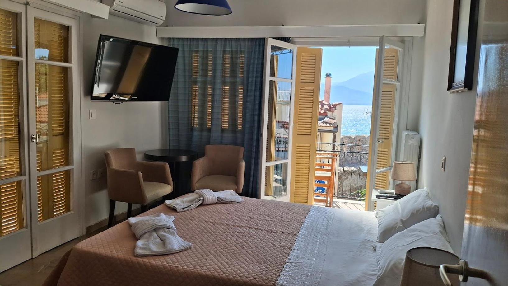 Nafpaktos Apartment And Studios In Port Екстер'єр фото
